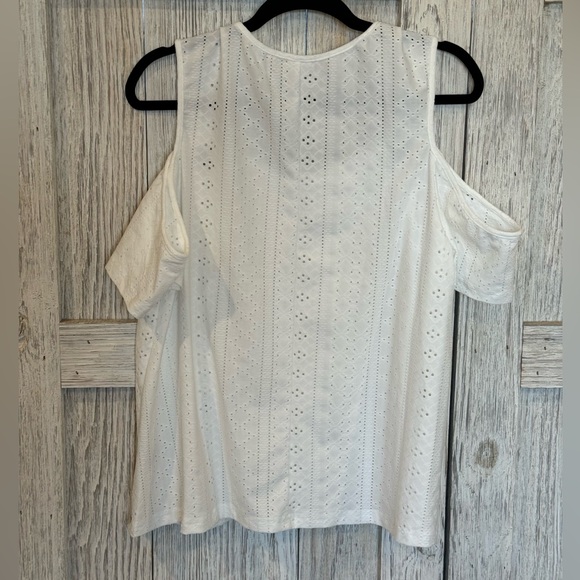 SHEIN Curve Eyelet Top Sz 2XL NWOT - Picture 2 of 4